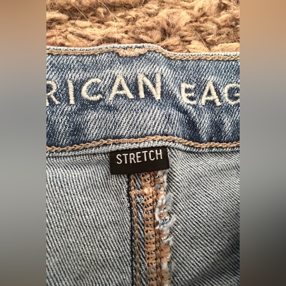 American Eagle Mid-wash Mom Jean - Picture 5 of 6